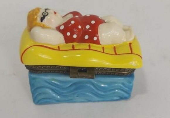 Lady in Polka Dot Swimsuit Trinket Box Sunbathing Retro Keepsakebox - Picture 3 of 8
